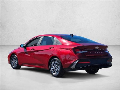 Used 2024 Hyundai Elantra SEL FWD image 8