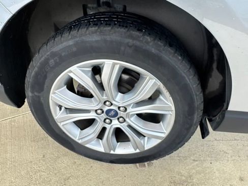 Used 2020 Ford Edge Titanium AWD/4WD image 37