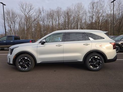 New 2026 Kia Sorento S image 2