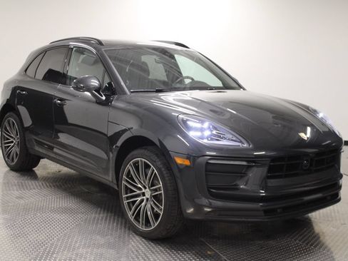 Certified 2025 Porsche Macan AWD/4WD image 9
