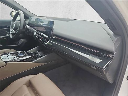 Used 2024 BMW 530i RWD image 21