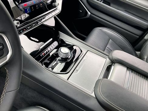 Certified 2025 Jeep Wagoneer 4WD image 15