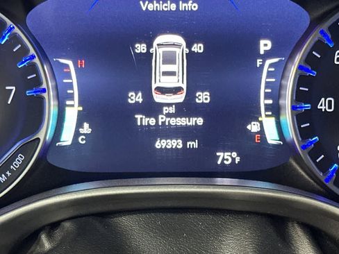 Used 2022 Chrysler Pacifica Touring-L image 28