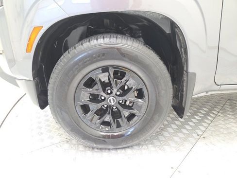 Used 2024 Nissan Frontier SV image 14