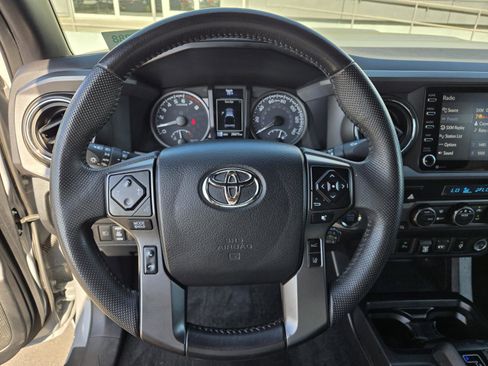 Used 2021 Toyota Tacoma TRD Sport w/ Technology Package image 15