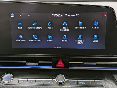 Used 2022 Hyundai Elantra Limited image 31