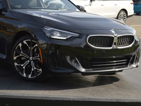 Used 2025 BMW 230i Coupe w/ M Sport Package image 2