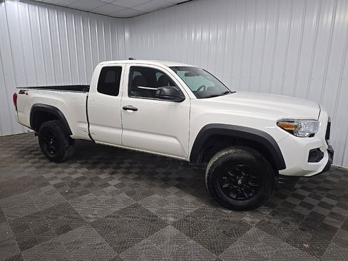 Used 2020 Toyota Tacoma SR image 1