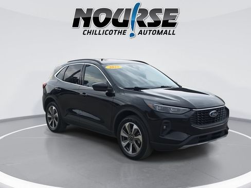 Used 2025 Ford Escape Platinum AWD/4WD image 2