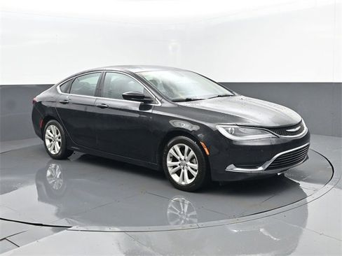 Used 2016 Chrysler 200 Limited image 3
