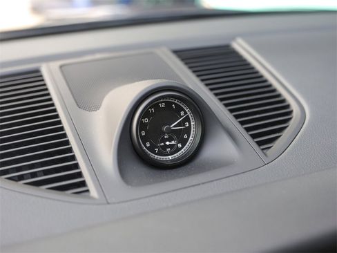 Used 2025 Porsche Macan image 23