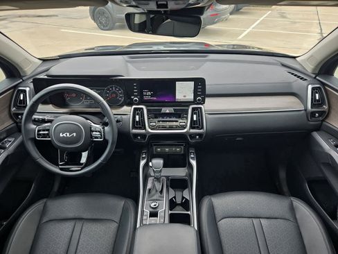 Certified 2023 Kia Sorento EX w/ Panoramic Sunroof Package image 13