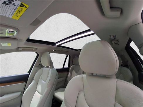 Used 2022 Volvo XC90 T6 Momentum AWD/4WD image 21