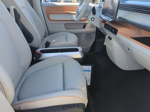 New 2025 Volkswagen ID. Buzz Pro S Plus image 18