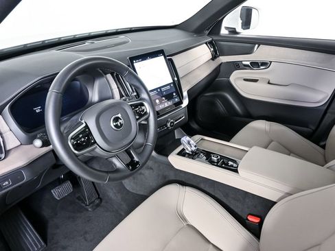 Certified 2025 Volvo XC90 B6 Plus image 6