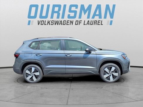 New 2025 Volkswagen Taos SE image 2