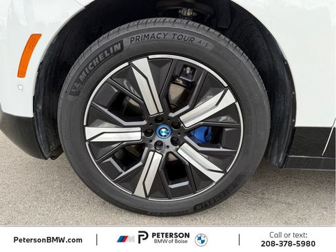 Used 2023 BMW iX xDrive50 w/ Sport Package AWD/4WD image 33