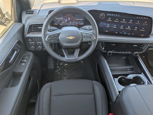 New 2026 Chevrolet Suburban LS AWD/4WD image 9