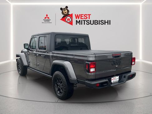 Used 2023 Jeep Gladiator Willys image 4