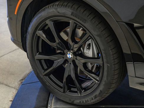 Used 2024 BMW X7 xDrive40i w/ M Sport Package AWD/4WD image 10