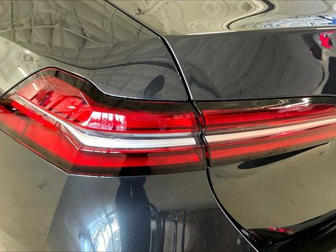 Used 2025 BMW 530i image 14