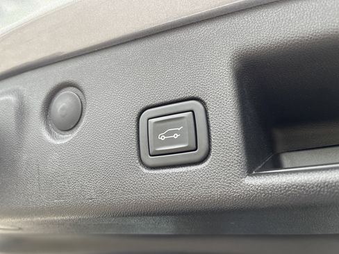 Used 2024 Chevrolet Equinox LT w/ LPO, Floor Liner Package image 40