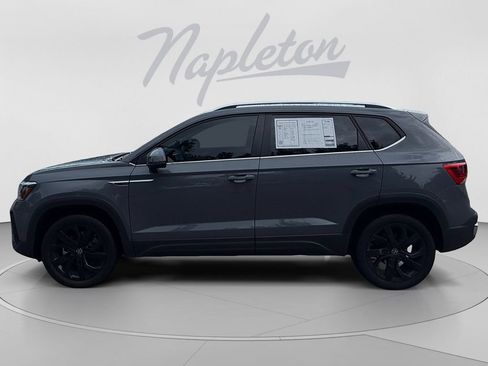 Used 2024 Volkswagen Taos SE FWD image 2