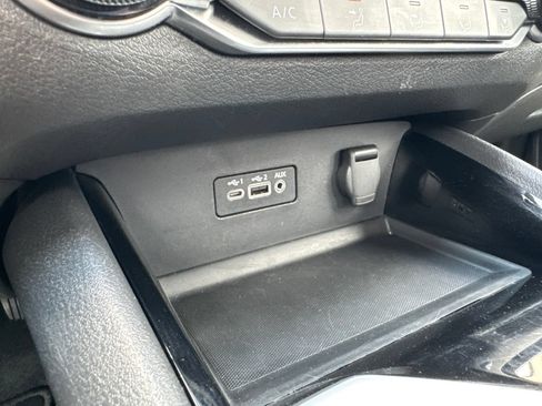 Used 2024 Nissan Altima 2.5 SV FWD image 21