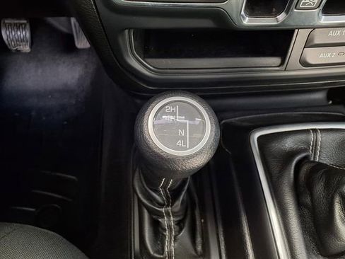 Used 2019 Jeep Wrangler Unlimited Sahara image 24