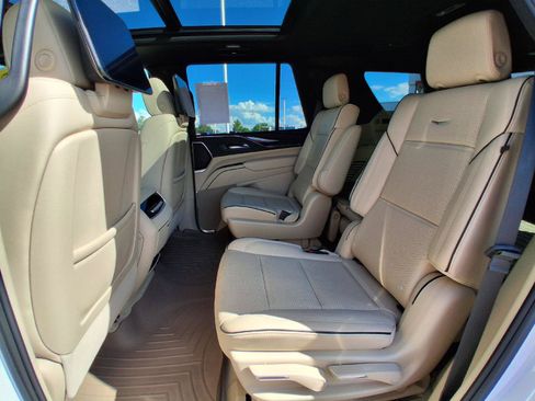 Used 2023 Cadillac Escalade Premium Luxury AWD/4WD image 22