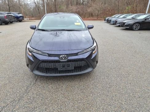 Used 2022 Toyota Corolla LE image 3
