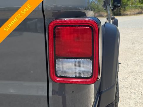 Used 2021 Jeep Gladiator Sport w/ Trailer Tow Package AWD/4WD image 8