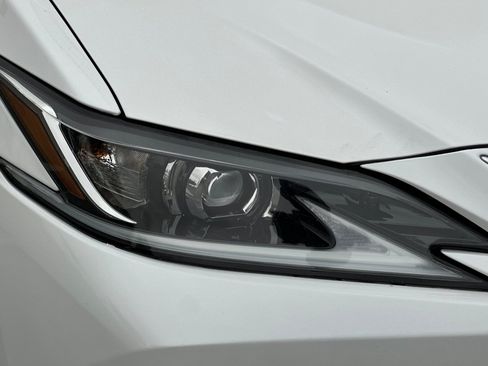 Used 2025 Lexus ES 300h w/ Premium Package FWD image 12