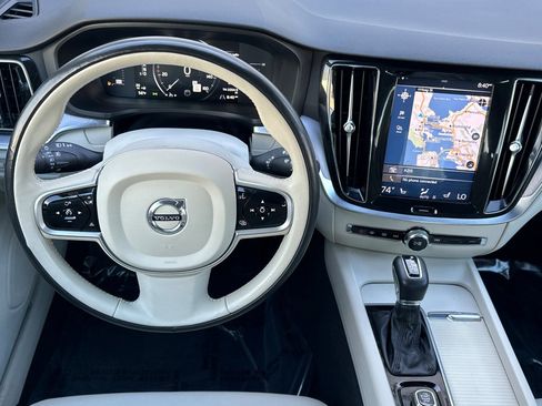 Used 2019 Volvo S60 T6 Momentum w/ Premium Package image 16