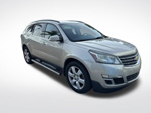 Used 2017 Chevrolet Traverse LT w/ Style and Technology Package FWD image 2