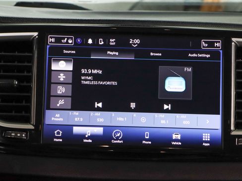 Used 2023 Chrysler Pacifica Touring-L image 19