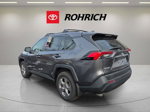 Used 2022 Toyota RAV4 XLE image 3