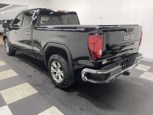 Used 2021 GMC Sierra 1500 SLT image 2