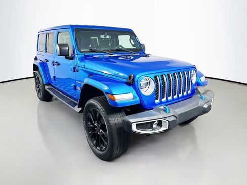 Used 2022 Jeep Wrangler Unlimited Sahara w/ Cold Weather Group AWD/4WD image 1