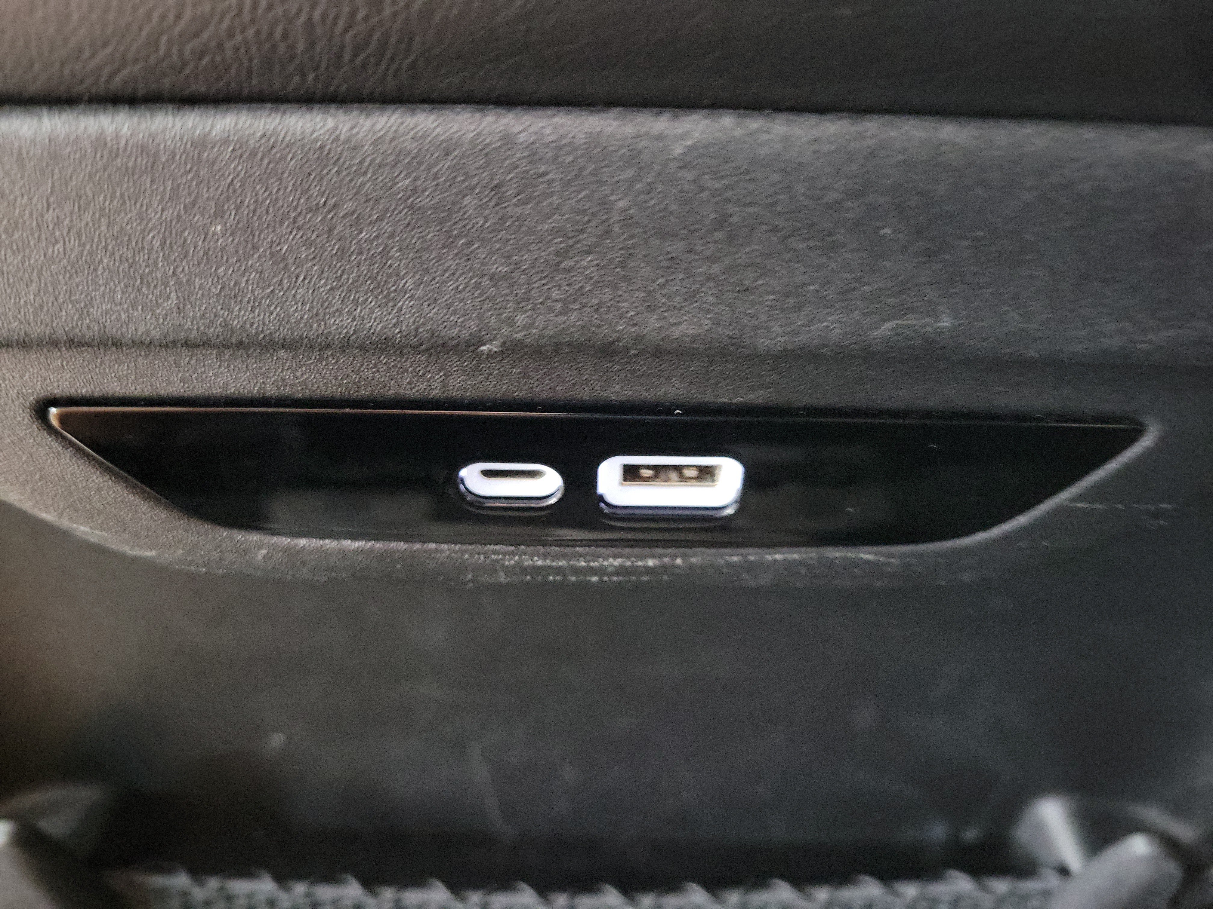 Used 2024 Chrysler Pacifica Limited FWD image 16