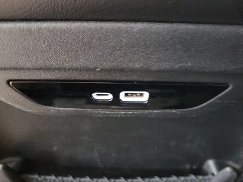 Used 2024 Chrysler Pacifica Limited FWD image 16