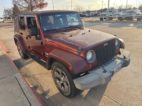 Used 2007 Jeep Wrangler Unlimited Sahara w/ Dual Top Group image 9