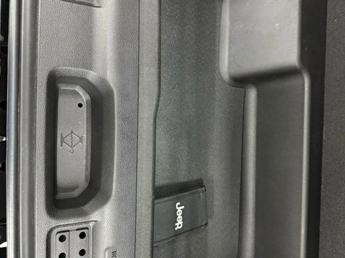 Used 2019 Jeep Wrangler Unlimited Sahara image 34