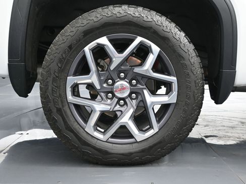 Used 2023 GMC Sierra 1500 SLT w/ SLT Premium Package AWD/4WD image 18