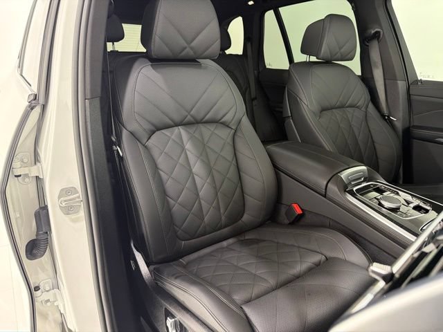 Used 2025 BMW X5 xDrive40i w/ M Sport Package AWD/4WD image 19