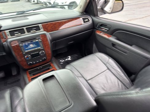Used 2011 Chevrolet Avalanche LTZ AWD/4WD image 33