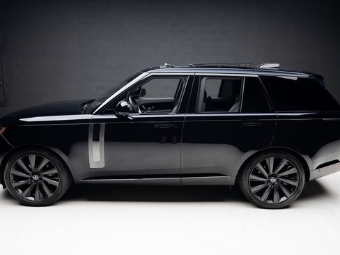 Used 2023 Land Rover Range Rover SV AWD/4WD image 16