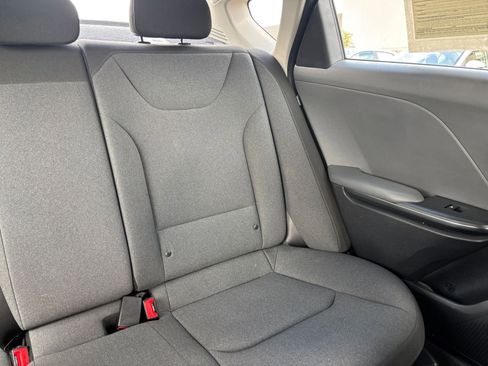Used 2025 Kia K4 LXS image 36