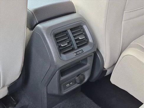 Used 2021 Volkswagen Tiguan SE FWD image 17