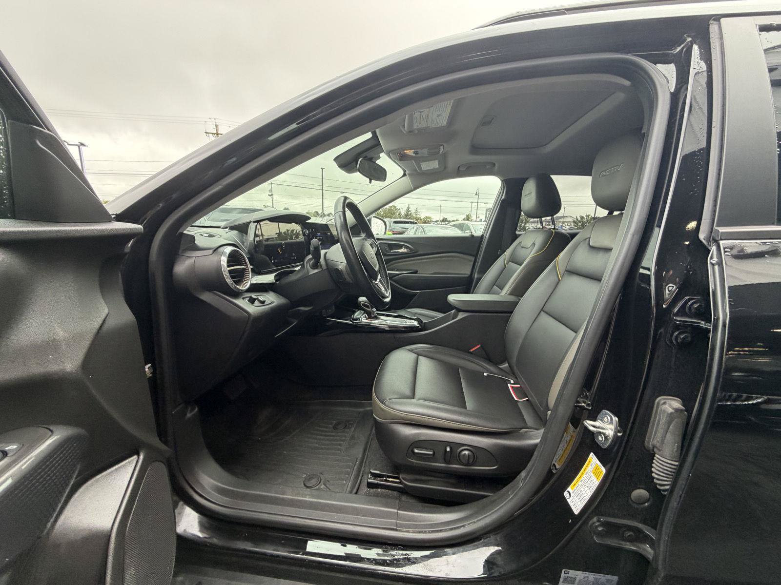 Used 2024 Chevrolet Trax ACTIV w/ Sunroof Package FWD image 3